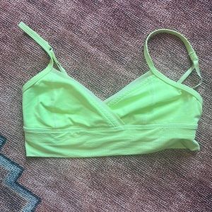 EUC Lululemon neon green sports bra